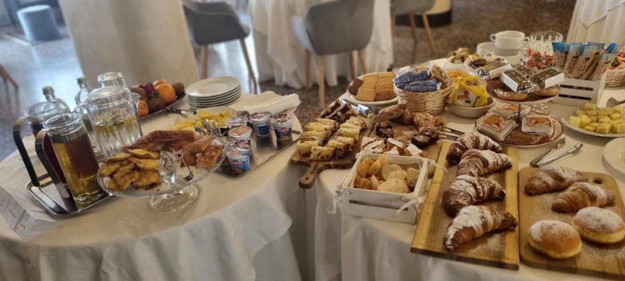 Hotel Villa Regina Margherita Rovigo Bagian luar foto