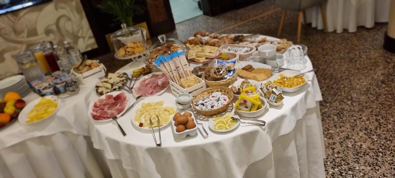 Hotel Villa Regina Margherita Rovigo Bagian luar foto