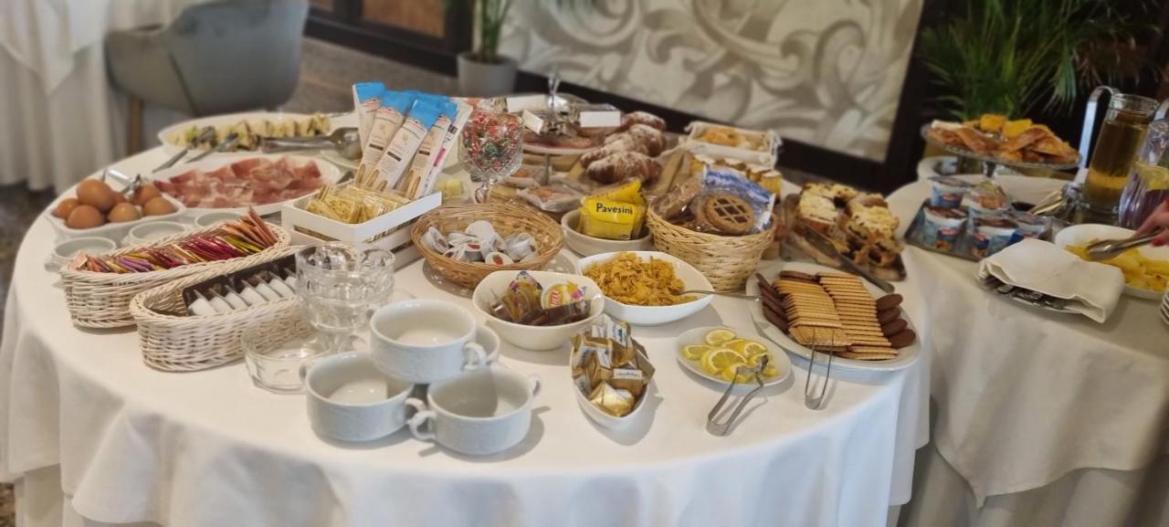 Hotel Villa Regina Margherita Rovigo Bagian luar foto