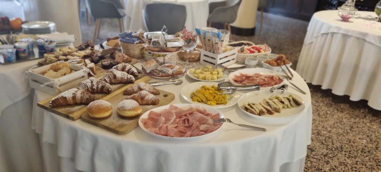 Hotel Villa Regina Margherita Rovigo Bagian luar foto