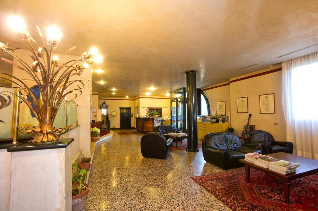 Hotel Villa Regina Margherita Rovigo Bagian luar foto